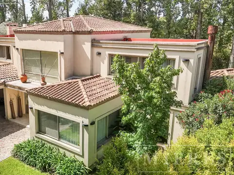 Casa en venta en Ayres de Pilar, Colectora Panamericana Av. 12 de Octubre 44024