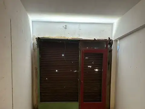 Locales Comerciales en venta - 300Mts2 - Merlo