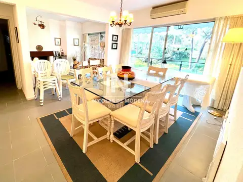 En venta, playa mansa, zona parada 16, de 3 dormitorios, con parrillero.