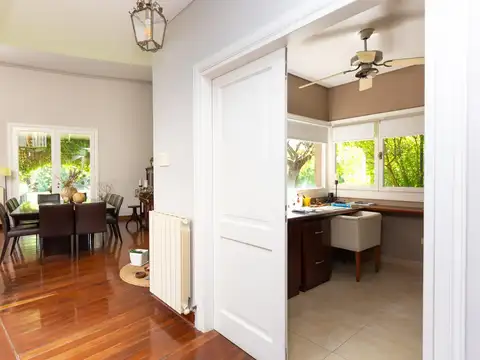 Venta importante casa 7 ambientes en Abril Club de Campo.