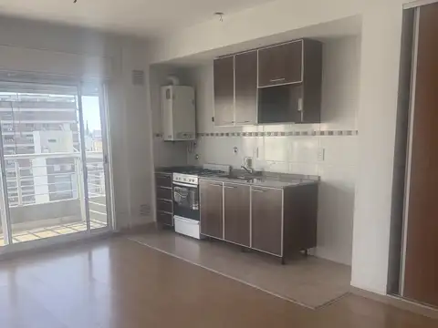 Piso Alto - Impecable Monoambiente con Balcón. Vista Al Boulevard