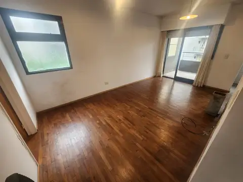 Semipiso con Balcones Al Frente y Contrafrente - Amplio y Luminoso