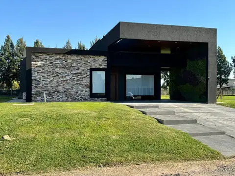 VENTA CASA 4 AMB PILETA CRUZ DEL SUR, SAN VICENTE