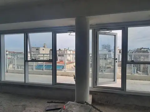 Oficina en Av. Córdoba esquina Uruguay 142  m2 y    51 de  terraza m2  a estrenar  