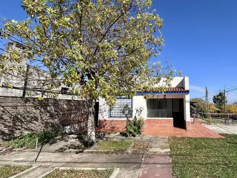 Casa en Esquina a 2 Cuadras del Shopping Terminal