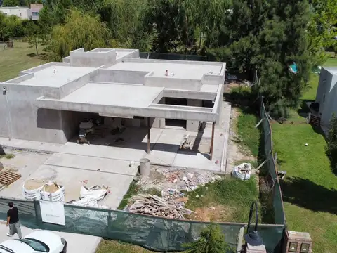 Casa en Venta en Miralagos de 3 dormitorios  mas escritorio - llave en mano