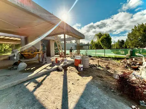 Casa 8 ambientes con 2 baños