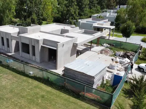 Casa en Venta en Club Miralagos, USD 349.000