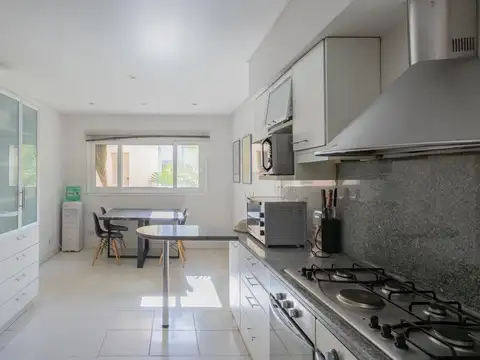 Casa 7 ambientes con 4 baños