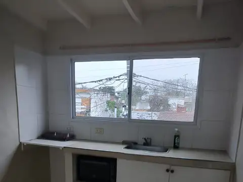 LINDO MONOAMBIENTE EN PLANTA ALTA