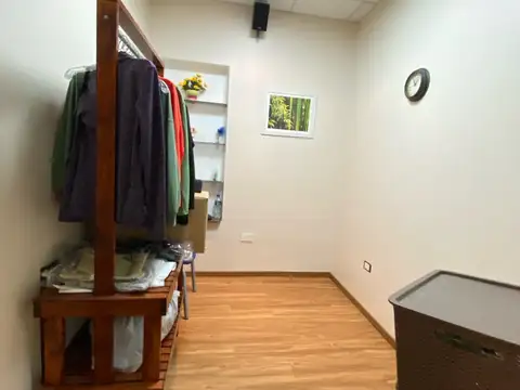 Casa en Venta de 5 ambientes. Patio con cochera. Ideal para vivienda familiar. Centro Zarate