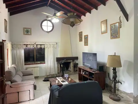 Casa 5 ambientes con 2 baños