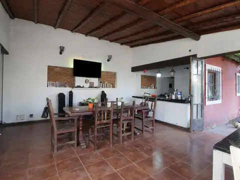 Casa 5 ambientes con 1 baño