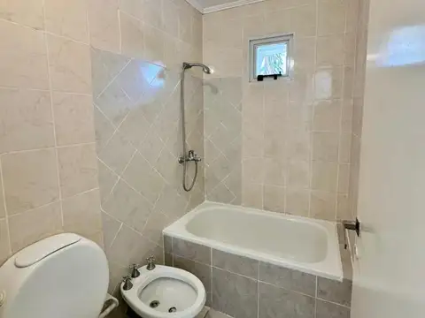 AMPLIO MONOAMBIENTE CON BALCON AL FRENTE