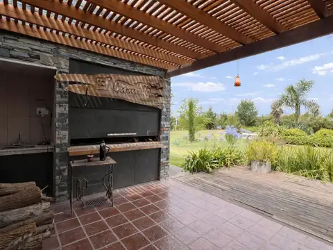 Casa 5 ambientes con 2 baños