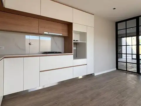 Casa 8 ambientes con 4 baños