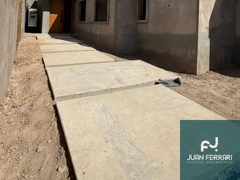 Casa en venta c/ cochera en Molina Campos