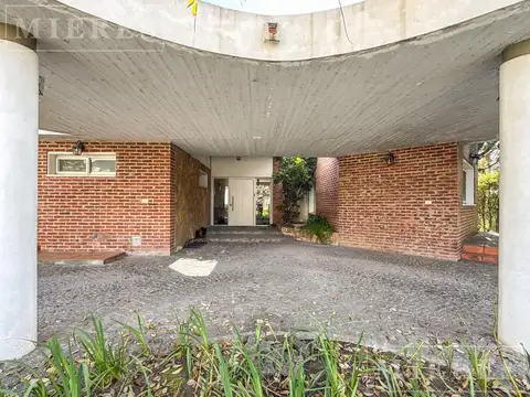 Casa 6 ambientes con 3 baños