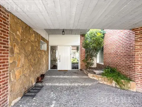Casa en Venta con 4 cocheras