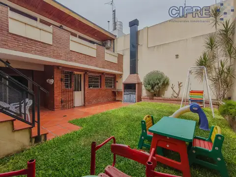 Casa 4 ambientes jardín y cochera en Villa Pueyrredon