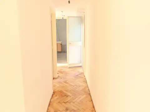 Departamento 3 Ambientes al frente con balcón - Muy buen estado y ubicación -