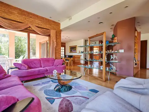 Venta Casa 5 ambientes  Tigre Club de Campo Hacoaj ubicada sobre un lote y medio
