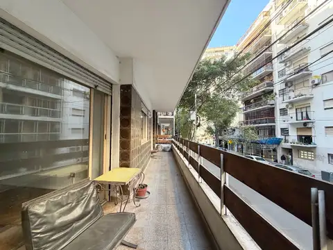 Excelente Departamento 4 ambientes con balcón, patio y cochera en Palermo.