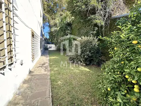 Casa en Venta con 4 cocheras