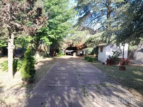 Casa 6 ambientes con 2 baños