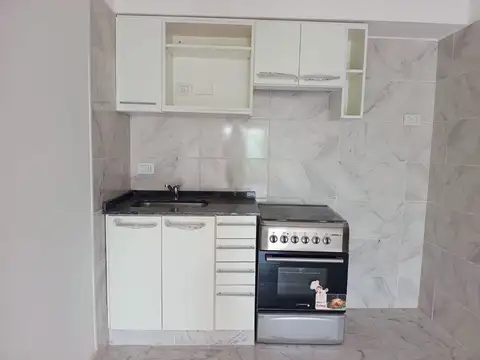 ALQUILER MONOAMBIENTE C/BALCON Y COCHERA FLORESTA.