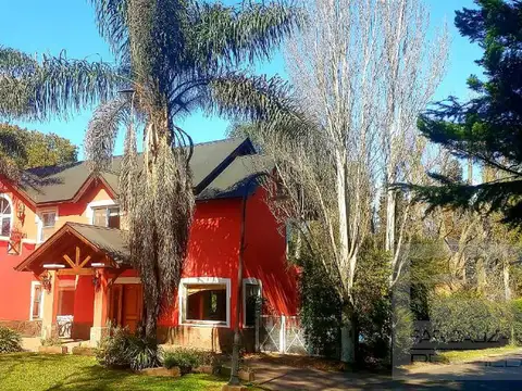 Casa 6 ambientes con 4 baños