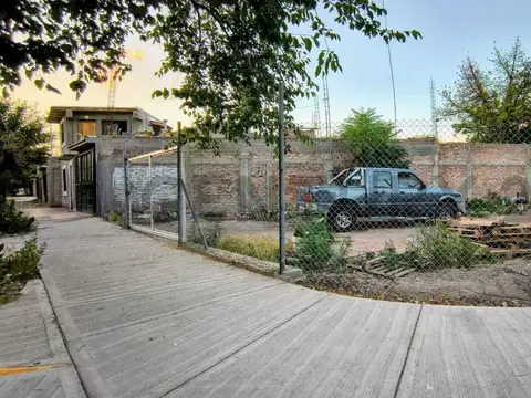 Casa en Alquiler con 1 cochera