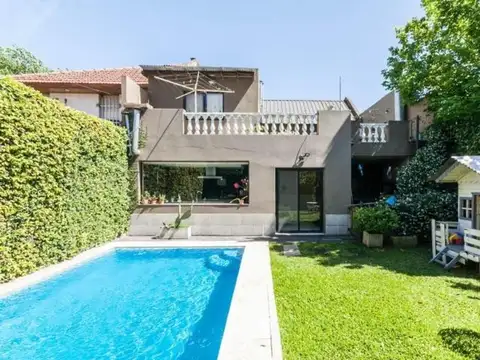 Casa 5 Ambientes con Gran  Fondo y Pileta en Lavallol
