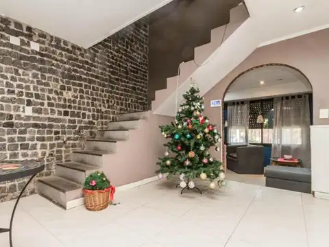 Casa 5 Ambientes con Gran  Fondo y Pileta en Lavallol