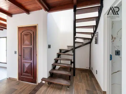 Casa en Venta con 3 cocheras