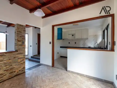 Casa en venta c/ cochera en Lomas de Solymar