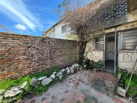 Monseñor de Andrea 1056