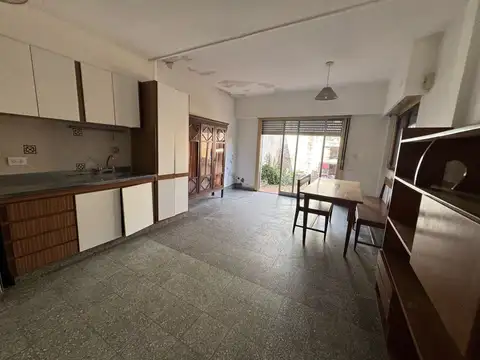 Monseñor de Andrea 1056