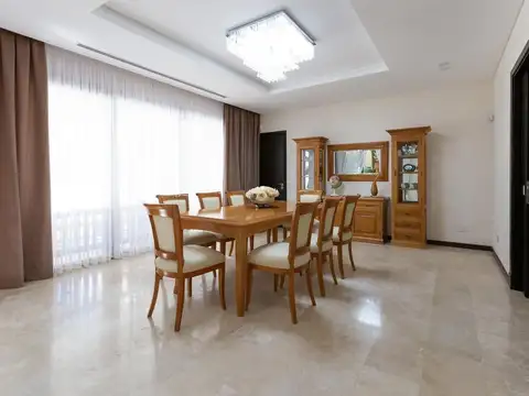 Casa 6 ambientes con 7 baños