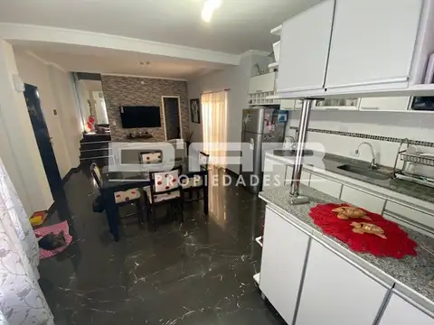 IMPECABLE DUPLEX 4 AMB ENTRADA INDEP. COCHERA PARA 2 AUTOS - LARTIGAU 1300