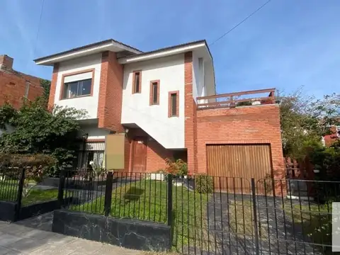 Casa en venta - 3 Dormitorios 2 Baños - Santa Teresita