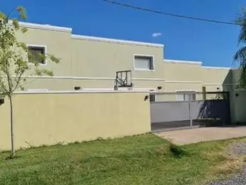 Casa en Venta con 2 cocheras