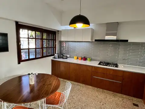 Casa 5 ambientes con 3 baños