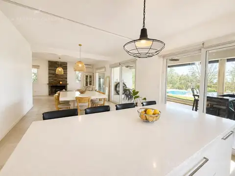 Casa 7 ambientes con 5 baños