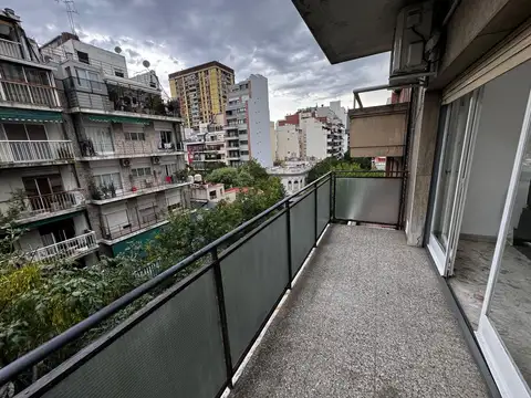 Venta departamento 3 ambientes con dependencia Caballito