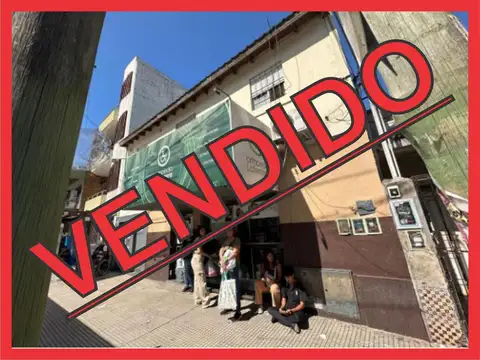 Casa con local, en venta en centro de G. de Laferrere