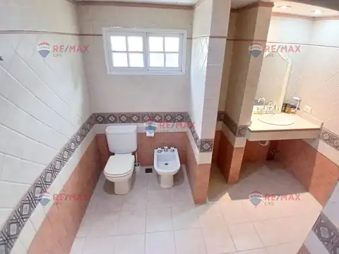 Casa en Venta con 4 cocheras