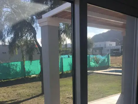 Casa 7 ambientes con 2 baños