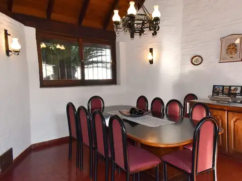 Casa en Venta con 4 cocheras