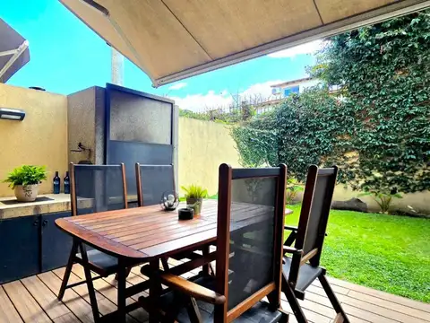 Venta Triplex 5 Amb. Jardín, y Garage OLIVOS